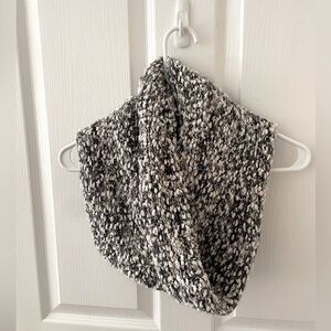 NY&C Chunky Infinity Scarf